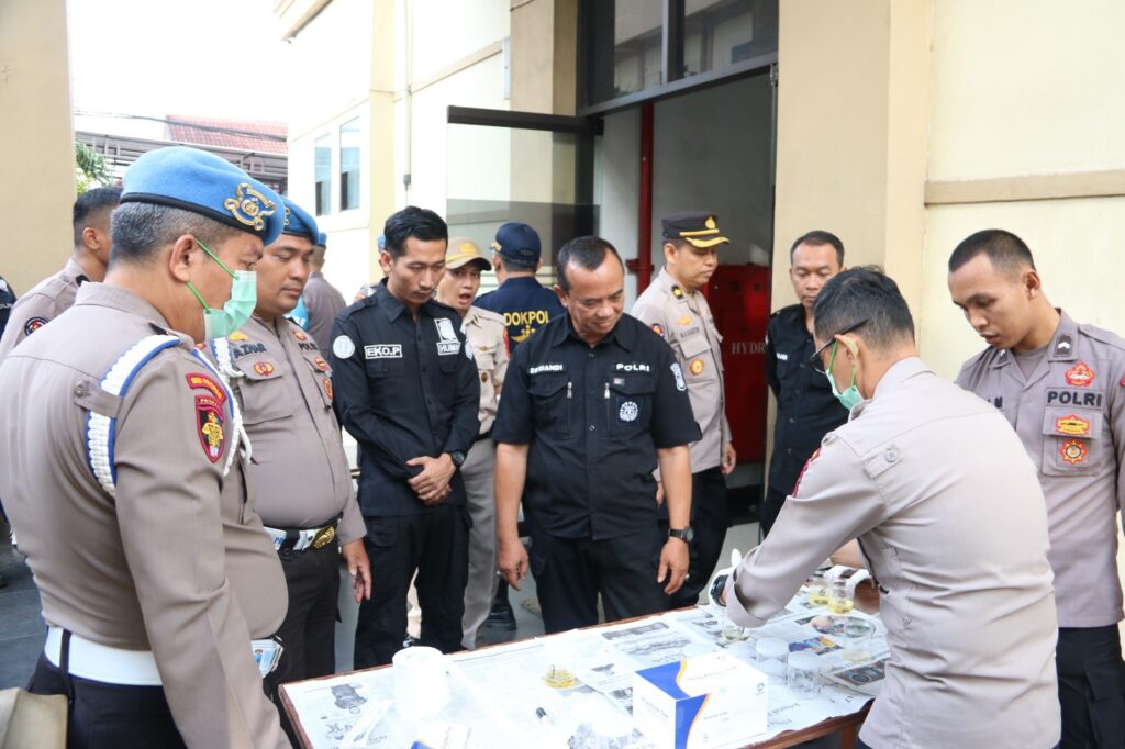 Bidang Propam Polda Jambi Melaksanakan Giat Penegakan Ketertiban Dan Kedisiplinan Bagi Personel Di Mapolda Jambi