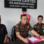 Kejari Tanjab Timur Laksanakan Proses Tahap 2 Kasus Dugaan Korupsi Dana Upgrade Stasiun Pandu Teluk Majelis Dari Unit Tipikor Polres Tanjab Timur