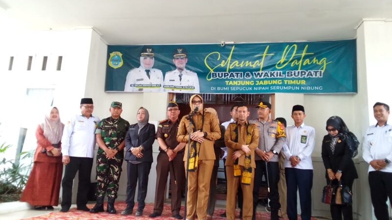 Didepan Pemkab Bupati Dilla Menyampaikan Pembelian Mobil Dinas Dibatalkan .