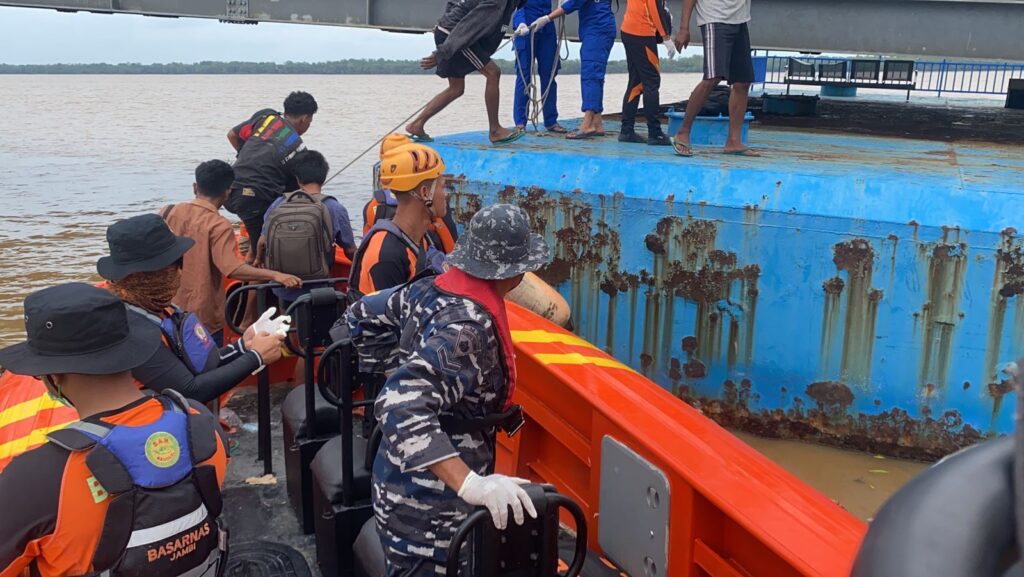 Tim SAR Gabungan Temukan 2 Nelayan Korban Kecelakaan Kapal Di Perairan Kampung Laut Tanjabtim.