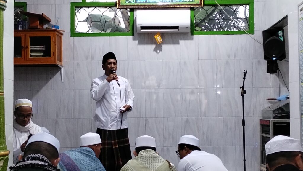 Sholat Idul Fitri Di Mesjid Raya,Camat Amri Sampaikan Sambutan Bupati.