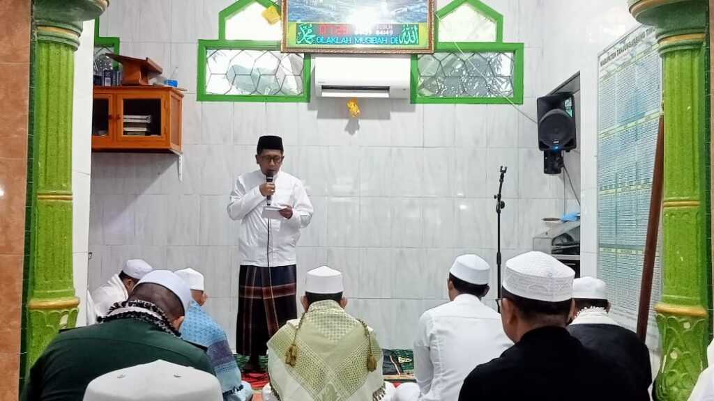 Sholat Idul Fitri Di Mesjid Raya,Camat Imbau Masyarakat Jaga Keselamatan Dalam Bepergian.