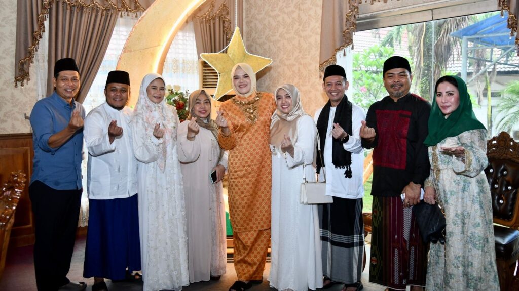 Bupati Dan Wakil Bupati Tanjabtim Gelar Open House Yang Dihadiri Berbagai Kalangan Masyarakat.