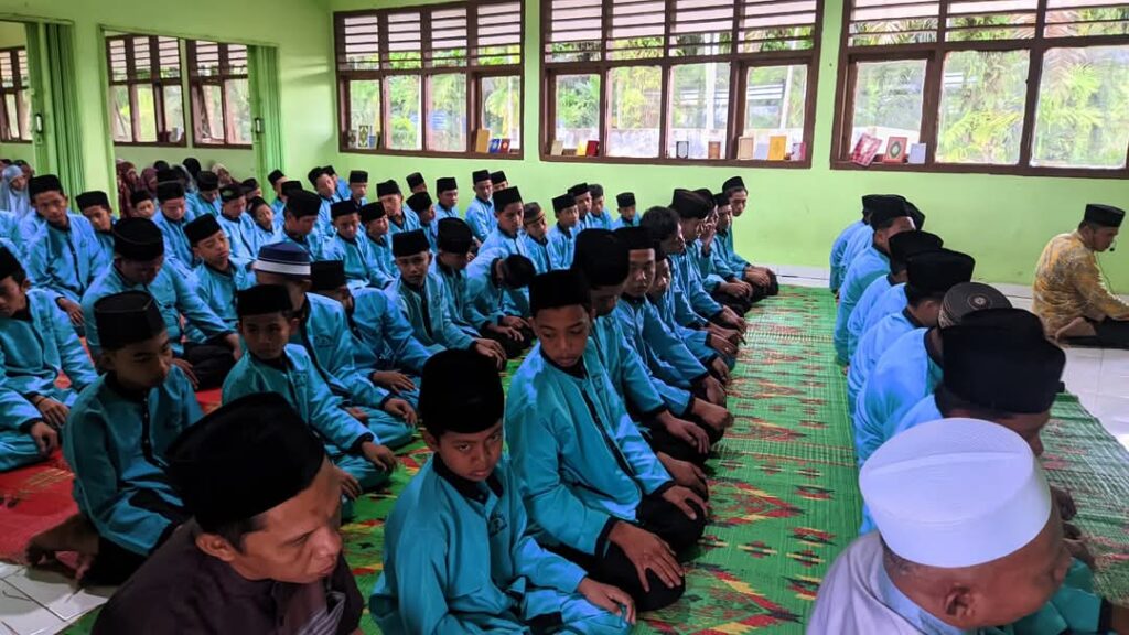 MTsN 2 Tanjabtim Sholat Dhuha Berjamaah Dan Baca Yasin Serta Tahlil.