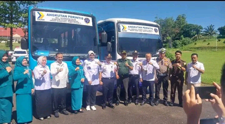 Dilla – Muslimin Tanja Resmi Luncurkan 2 Unit Bus DAMRI .