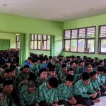 Halal Bihalal Warnai Hari Pertama Masuk Sekolah Di  MTsN 2 Tanjabtim.