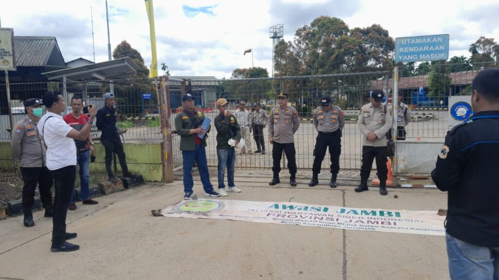 AWaSI Jambi Unjuk Rasa Soroti Dugaan Proyek Fiktif Dan Pelanggan Lingkungan Serta Korupsi Di PetroChina.