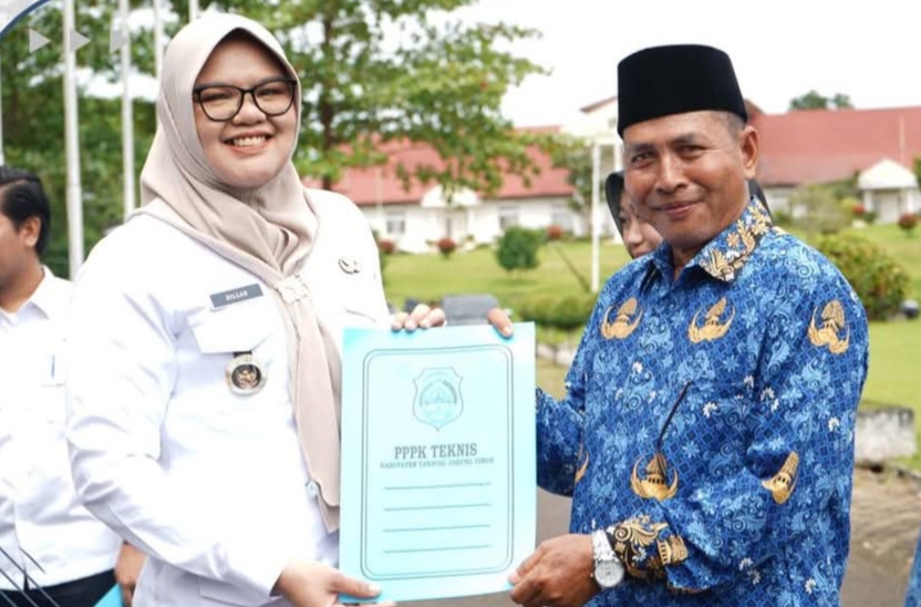 Bupati Dan Wakil Bupati Tanjabtim Serahkan SK CASN.