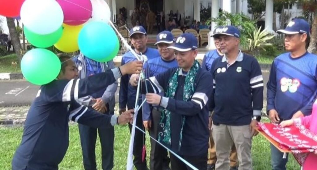 Bupati Tanjabtim Muslimin Tanja Buka O2SN Dan FLS2N Dengan Ditandai Pelepasan Balon.
