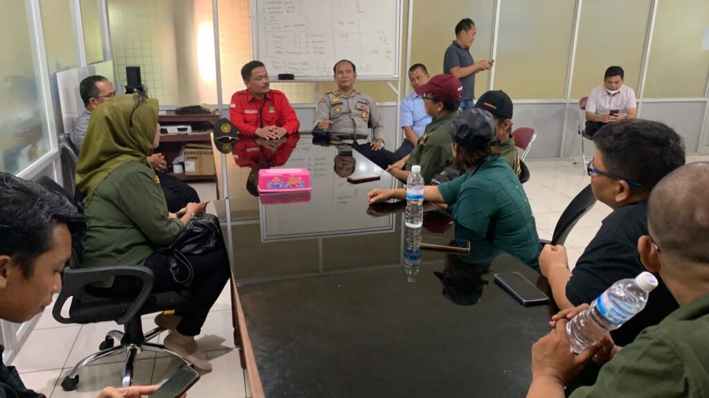 AWaSI Jambi Gelar Aksi Demo Di PT Hoktong, Tuntut Penyelesaian Limbah Dan TKA