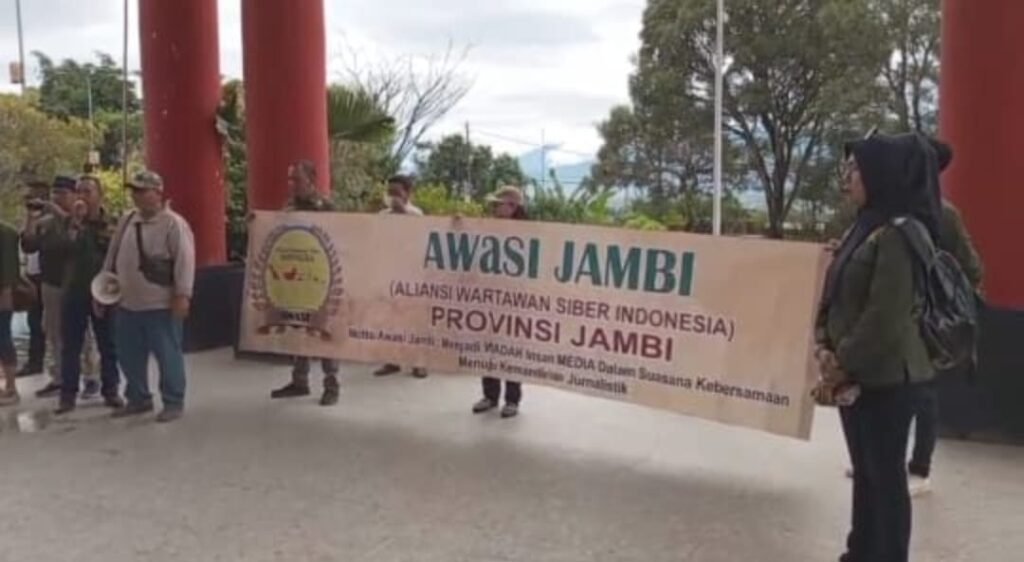Gelar Unjuk Rasa Di Sungai Penuh,AWaSI Jambi Desak Pemkot Membuka Akses Informasi Publik Secara Sehat.