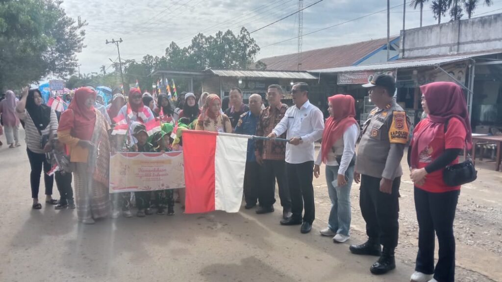Camat Dendang Surya Aldian Lepas Ratusan Pawai Budaya Sambut HUT Ke 80 RI.